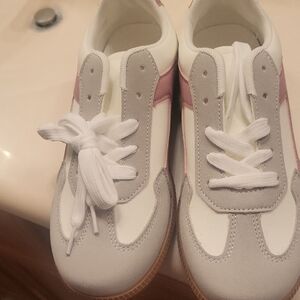 Stylish Pink and White Lpw Profile Sneakers.....samba Style